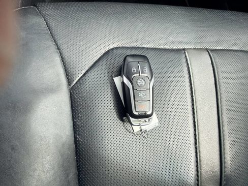 Used 2016 Ford F150 Platinum w/ Equipment Group 701A Luxury AWD/4WD image 27