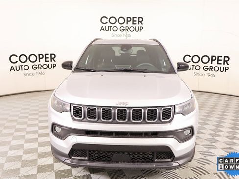 Used 2025 Jeep Compass Latitude image 8