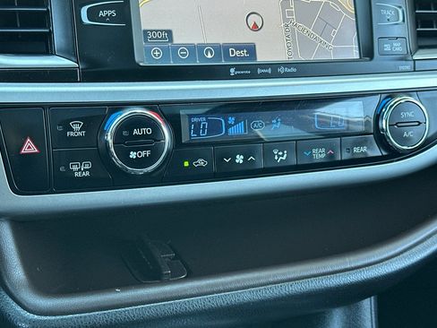 Certified 2019 Toyota Highlander XLE image 26