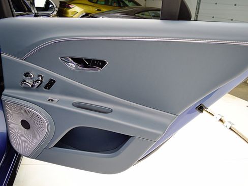 Used 2023 Bentley Flying Spur V8 image 44