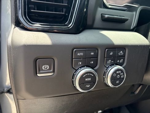 Used 2025 GMC Sierra 2500 AT4 w/ AT4 Premium Plus Package AWD/4WD image 14