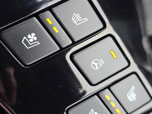 Used 2025 Kia Sportage SX image 29