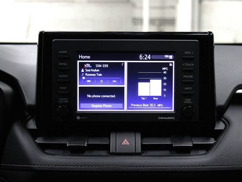 Used 2021 Toyota RAV4 LE AWD/4WD image 15