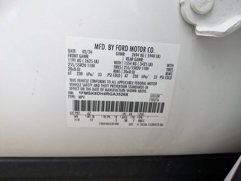 Used 2024 Ford Explorer XLT w/ Equipment Group 202A AWD/4WD image 15