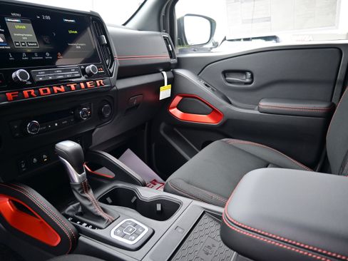 New 2026 Nissan Frontier PRO-4X w/ Pro-4x Convenience Package image 25