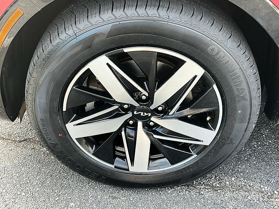 Used 2022 Kia Sorento S FWD image 9