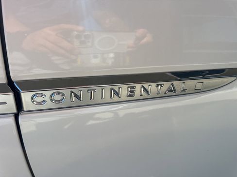 Used 2020 Lincoln Continental Reserve image 13