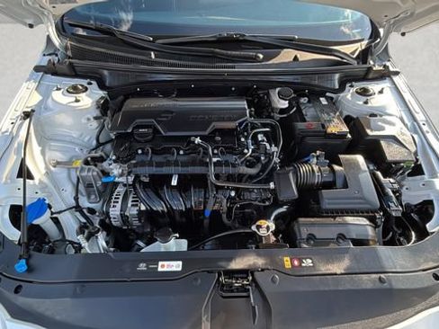 Used 2025 Hyundai Elantra Sport FWD image 32