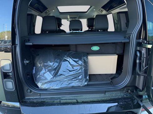 New 2026 Land Rover Defender 110 X-Dynamic SE image 33