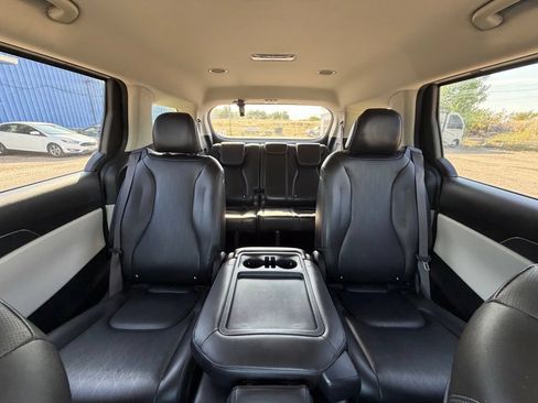 Used 2022 Kia Carnival LX FWD image 13