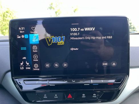Used 2023 Volkswagen ID.4 Pro AWD/4WD image 14