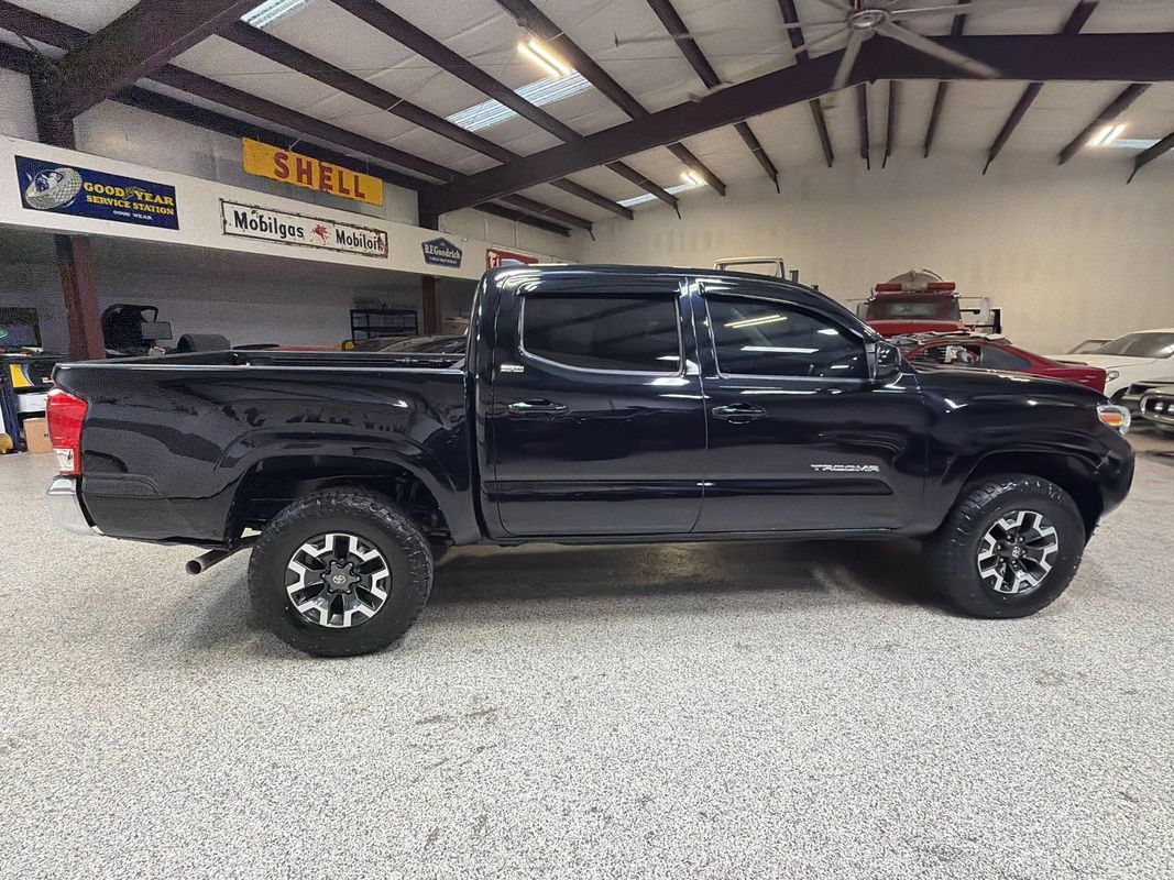Used 2020 Toyota Tacoma SR5 RWD image 9