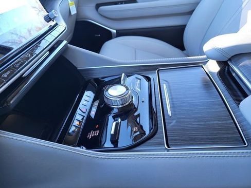 Used 2024 Jeep Wagoneer Series III w/ Premium Group I image 19