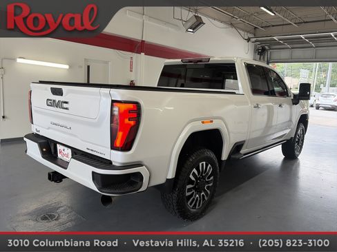 Used 2024 GMC Sierra 2500 Denali Ultimate w/ Max Trailering Package AWD/4WD image 5