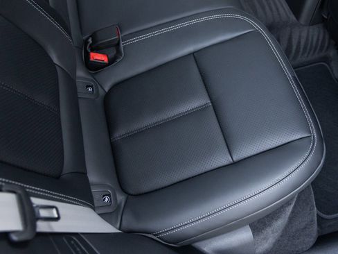 New 2026 Porsche Macan image 38