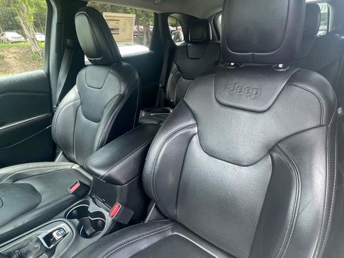 Used 2019 Jeep Cherokee Limited AWD/4WD image 16
