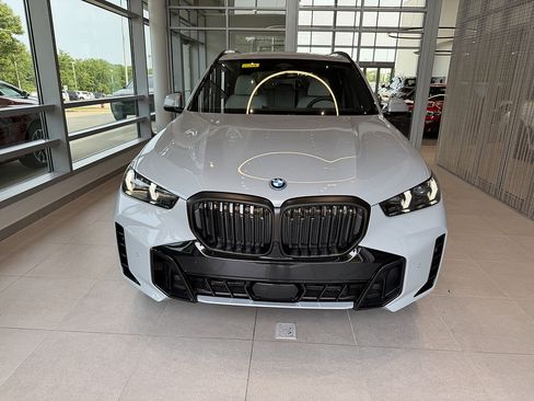 New 2026 BMW X5 xDrive50e w/ M Sport Package AWD/4WD image 2