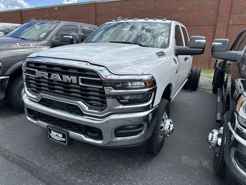 Used 2025 RAM 3500 Tradesman w/ Chrome Appearance Group AWD/4WD image 1