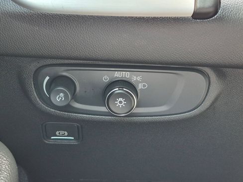 Used 2024 GMC Terrain SLE FWD image 17