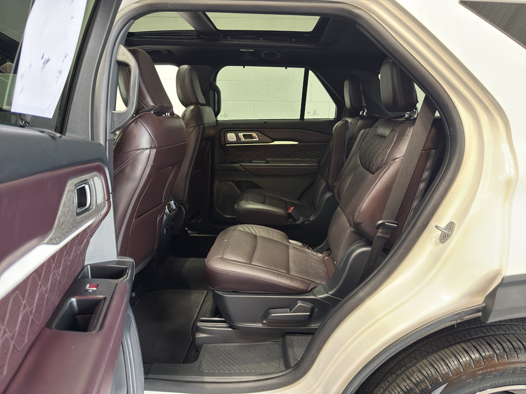 Used 2025 Ford Explorer Platinum w/ Ultimate Package AWD/4WD image 10