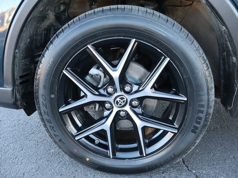 Used 2018 Toyota RAV4 SE w/ Advanced Technology Package image 42