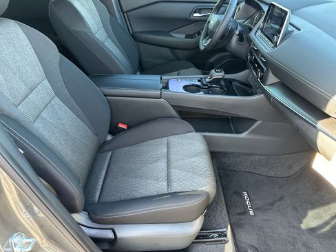 Used 2026 Nissan Rogue SV image 13