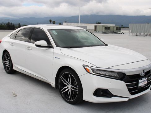 Used 2022 Honda Accord Touring image 2