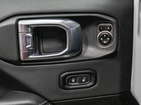 Used 2023 Jeep Gladiator Overland image 19