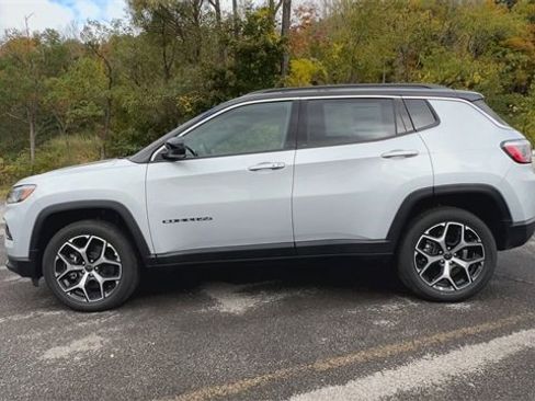 Used 2025 Jeep Compass Limited image 5