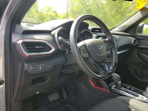 Used 2023 Chevrolet TrailBlazer RS w/ Technology Package FWD image 18