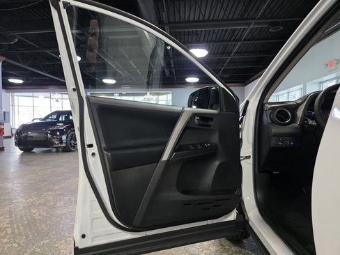 Used 2018 Toyota RAV4 LE image 14