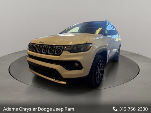 Used 2025 Jeep Compass Limited AWD/4WD image 3
