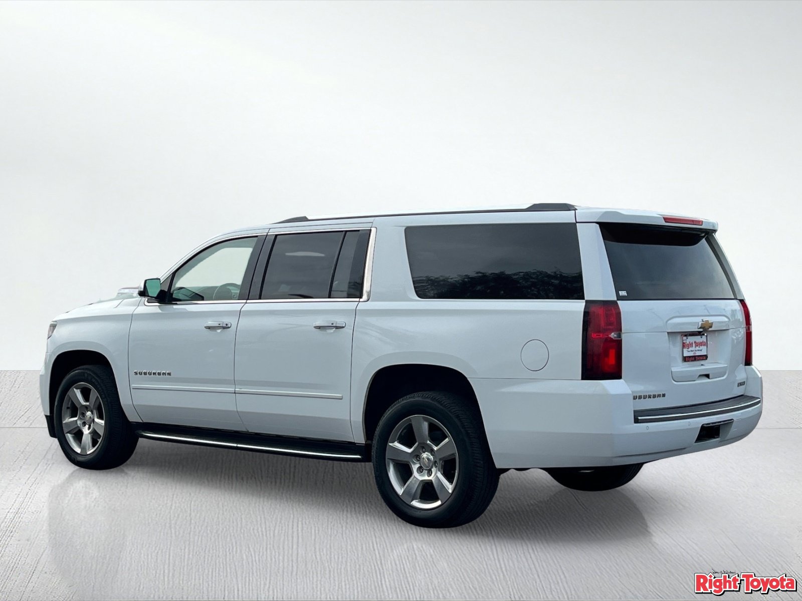 Used 2018 Chevrolet Suburban Premier RWD image 4