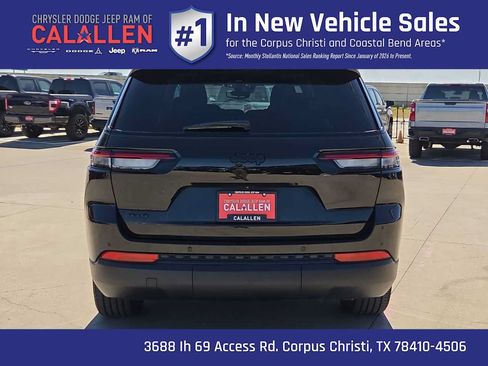 Used 2024 Jeep Grand Cherokee L Altitude AWD/4WD image 13
