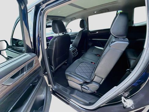 Certified 2024 Volkswagen Atlas SEL Premium R-Line AWD/4WD image 24