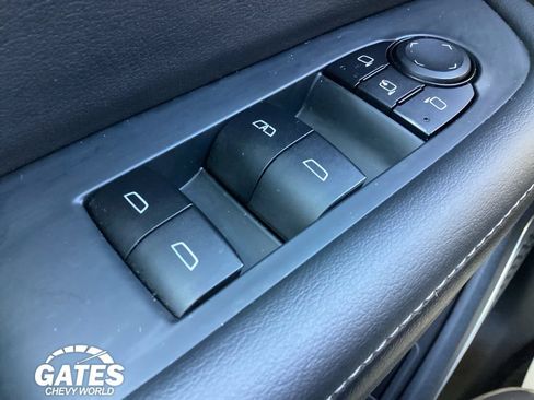 Used 2025 Buick Enclave Preferred AWD/4WD image 21