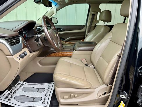 Used 2020 Chevrolet Suburban Premier AWD/4WD image 36