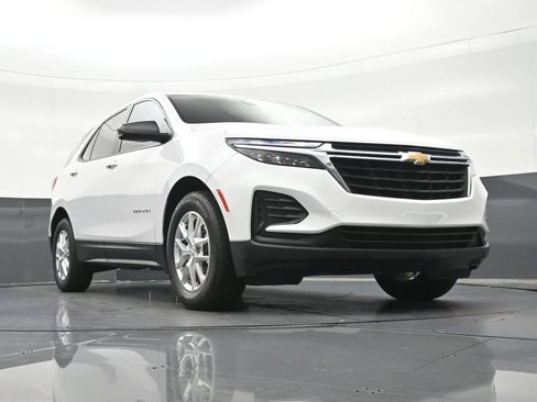 Used 2022 Chevrolet Equinox LS FWD image 29