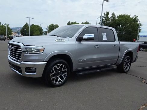 Certified 2025 RAM 1500 Laramie AWD/4WD image 4
