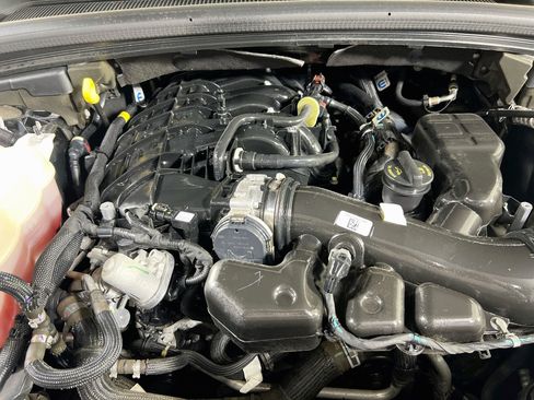 Used 2023 Jeep Grand Cherokee L Laredo AWD/4WD image 28