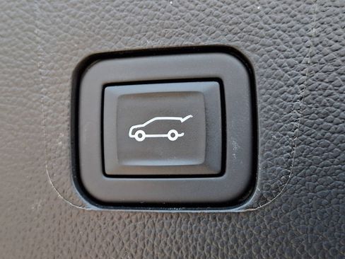 Used 2023 Chevrolet Traverse LT AWD/4WD image 31