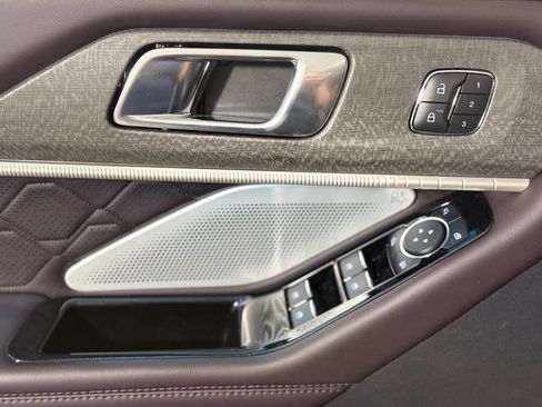 Used 2025 Ford Explorer Platinum w/ LUX Leather Package AWD/4WD image 22