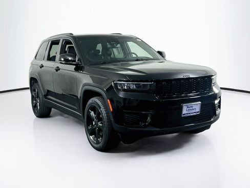 Used 2023 Jeep Grand Cherokee Altitude AWD/4WD image 3