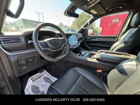 Used 2024 Jeep Wagoneer Series II image 21