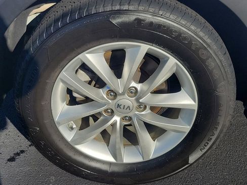 Used 2018 Kia Sorento LX w/ LX V6 Convenience Package image 7