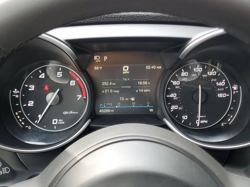 Used 2020 Alfa Romeo Giulia image 22