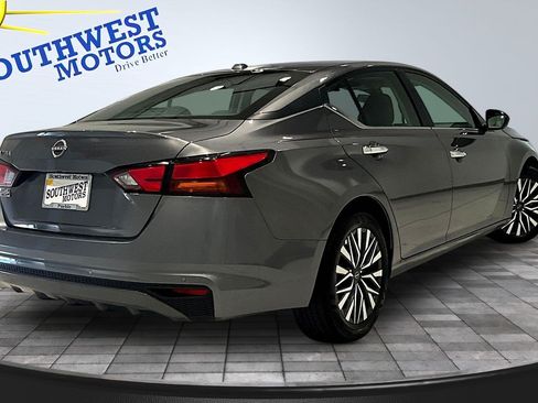 Used 2025 Nissan Altima 2.5 SV FWD image 7