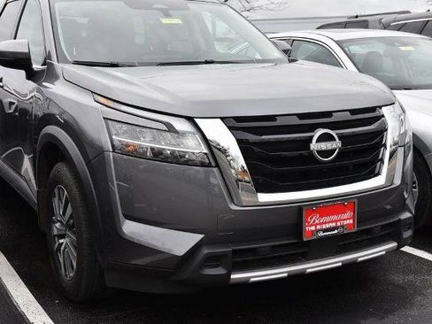 Certified 2024 Nissan Pathfinder SL image 2