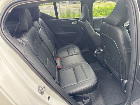 Certified 2025 Volvo XC40 B5 Core AWD/4WD image 13
