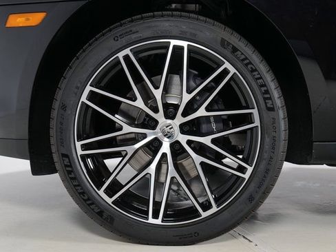 New 2026 Porsche Macan AWD/4WD image 35